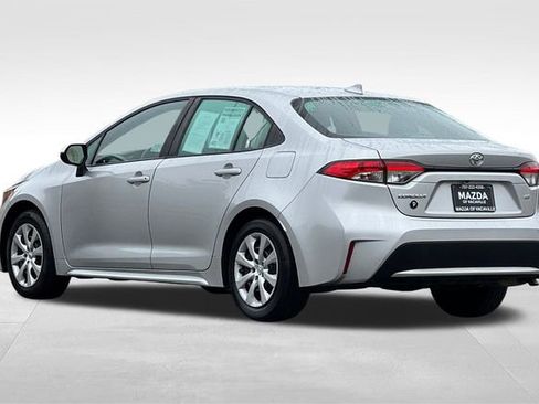 Used 2021 Toyota Corolla LE image 6