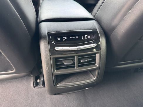 Used 2017 Cadillac XT5 Platinum w/ Driver Assist Package AWD/4WD image 28
