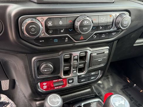 Used 2022 Jeep Wrangler Unlimited Rubicon 4xe w/ Cold Weather Group AWD/4WD image 23