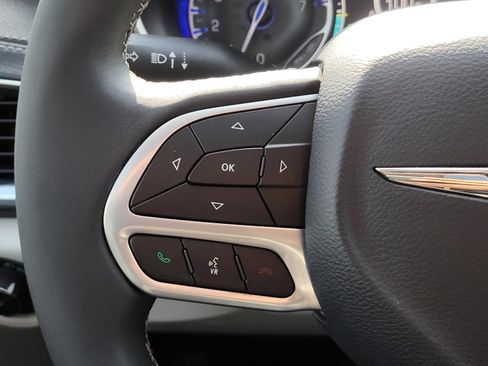 Used 2023 Chrysler Pacifica Limited FWD image 27