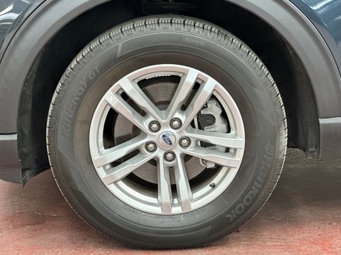 Used 2023 Ford Explorer XLT image 36