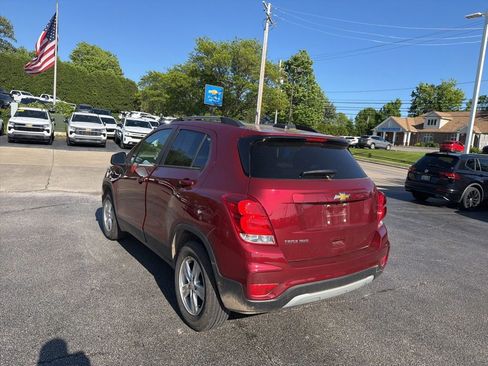 Used 2022 Chevrolet Trax LT w/ LT Convenience Package AWD/4WD image 5