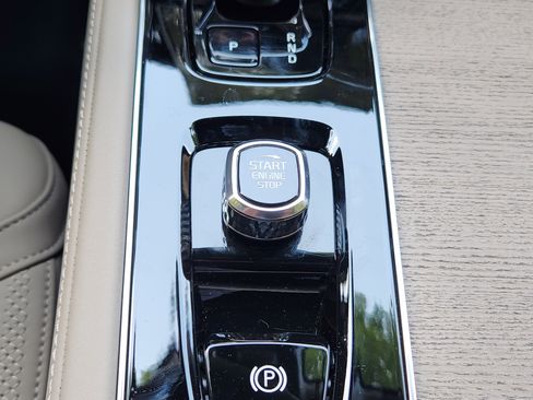 New 2025 Volvo XC90 T8 Plus w/ Protection Package Premier image 24