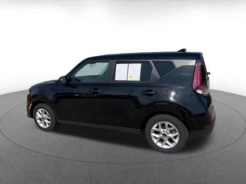 Used 2025 Kia Soul LX w/ LX Technology Package FWD image 10