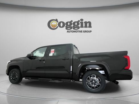 New 2026 Toyota Tundra SR5 w/ SR5 Convenience Package AWD/4WD image 9