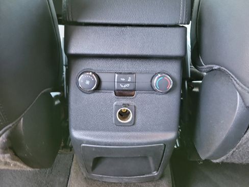 Used 2017 Ford Explorer XLT w/ Equipment Group 202A FWD image 9