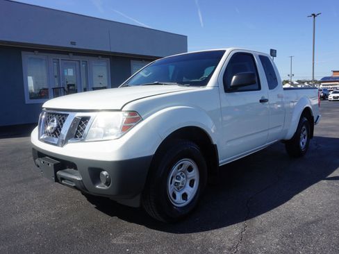 Used 2018 Nissan Frontier S image 1