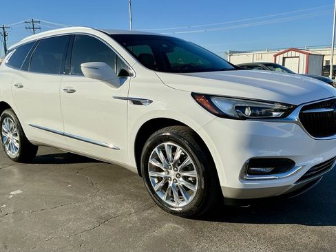 Used 2020 Buick Enclave Essence image 6