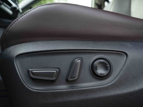 Used 2024 Toyota Sienna Platinum FWD image 43