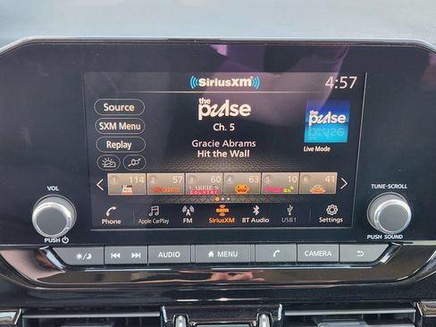 Used 2025 Nissan Pathfinder SV FWD image 17