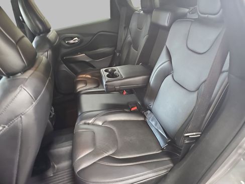 Used 2019 Jeep Cherokee Limited AWD/4WD image 18
