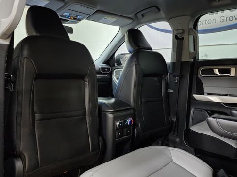 Used 2021 Ford Explorer XLT w/ XLT Sport Appearance Package AWD/4WD image 16