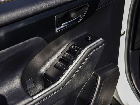 Certified 2023 Toyota Highlander XLE image 27