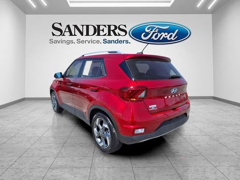Used 2025 Hyundai Venue SEL FWD image 4