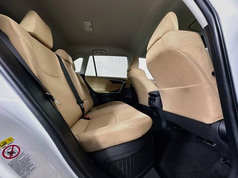 Used 2020 Toyota RAV4 LE AWD/4WD image 26