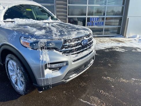 Used 2021 Ford Explorer XLT w/ Equipment Group 202A image 5