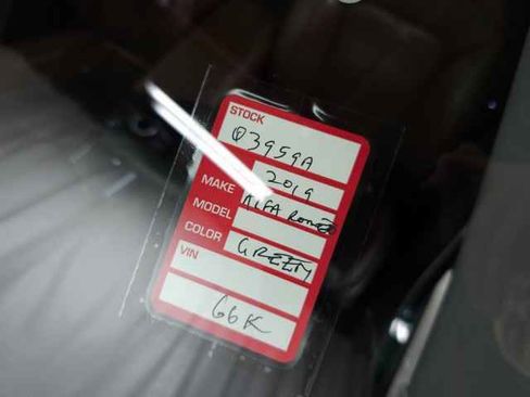 Used 2019 Alfa Romeo Stelvio AWD image 33