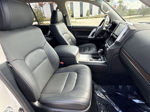 Used 2021 Toyota Land Cruiser image 27