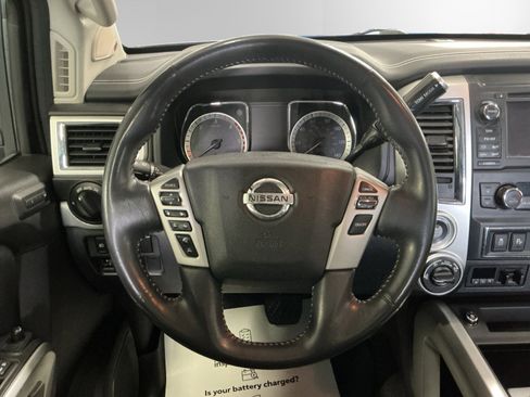 Used 2017 Nissan Titan PRO-4X w/ Pro-4x Convenience Package AWD/4WD image 12