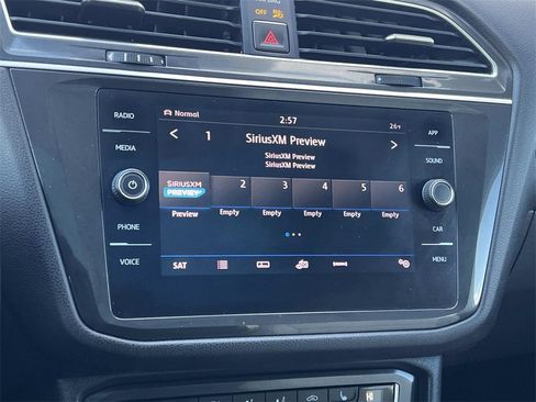 Used 2018 Volkswagen Tiguan SE w/ Panoramic Sunroof Package image 19