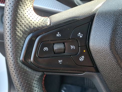 Certified 2025 Chevrolet Trax RS w/ Sunroof Package image 21