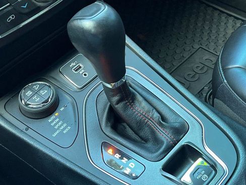 Used 2022 Jeep Cherokee Trailhawk w/ Technology Group B image 21