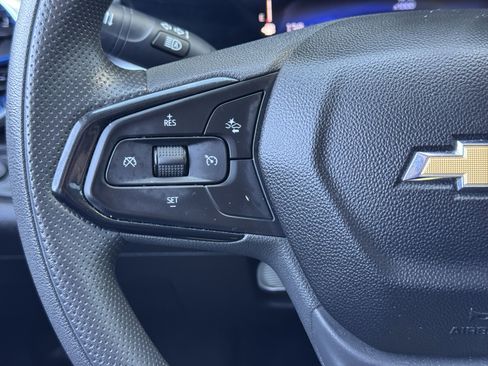 Used 2025 Chevrolet Trax LT FWD image 33