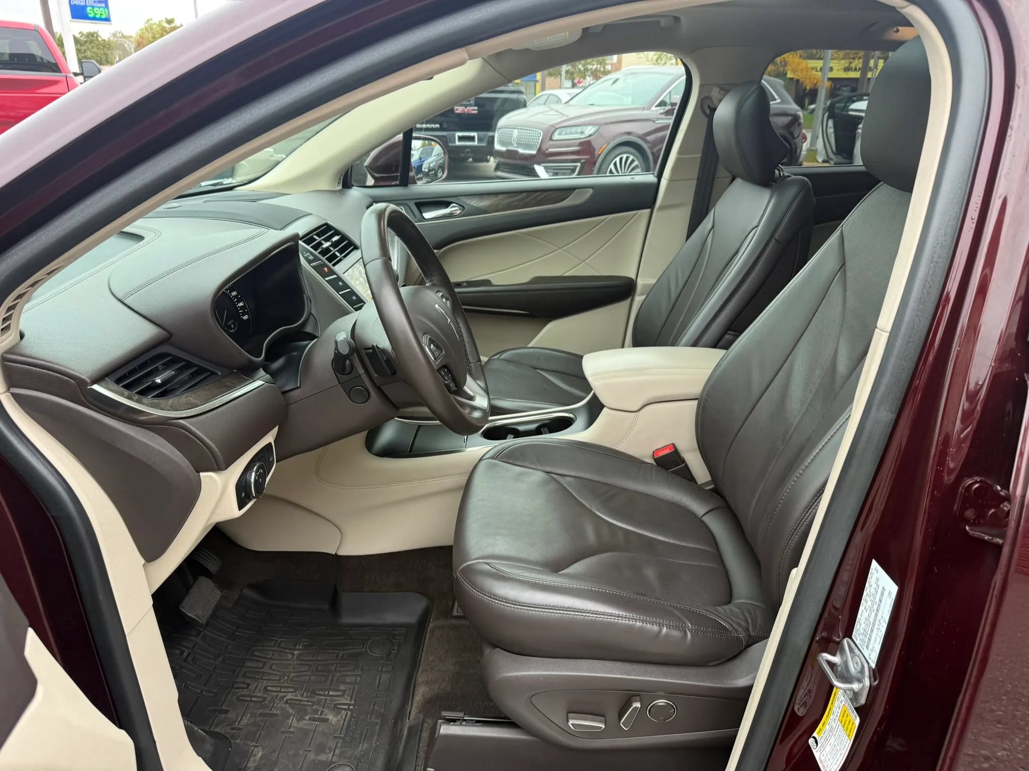 Used 2018 Lincoln MKC Reserve w/ Lincoln MKC Climate Package AWD/4WD image 15