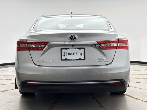 Used 2017 Toyota Avalon Limited w/ All Weather Liner Package FWD image 4
