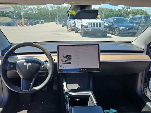 Used 2021 Tesla Model 3 Standard Range Plus RWD image 5