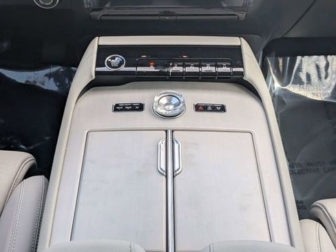 New 2026 Lincoln Navigator Reserve AWD/4WD image 18
