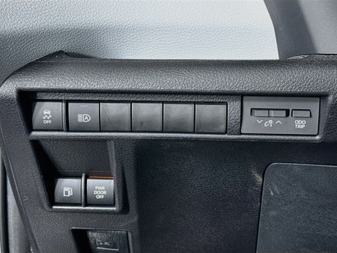 Certified 2025 Toyota Sienna LE FWD image 10