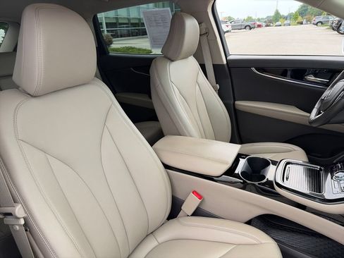 Used 2023 Lincoln Nautilus AWD w/ Premium Package image 12