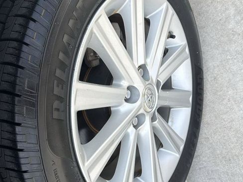 Used 2012 Toyota Camry XLE FWD image 17