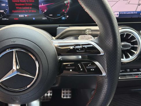Used 2025 Mercedes-Benz GLB 250 image 24