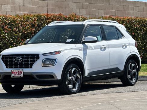 Used 2025 Hyundai Venue SEL FWD image 8