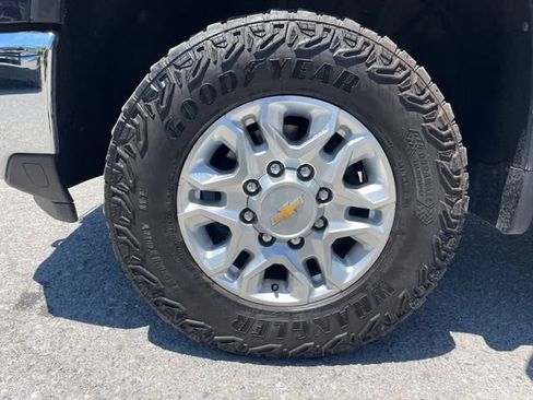 Used 2024 Chevrolet Silverado 2500 LT w/ Convenience Package AWD/4WD image 29
