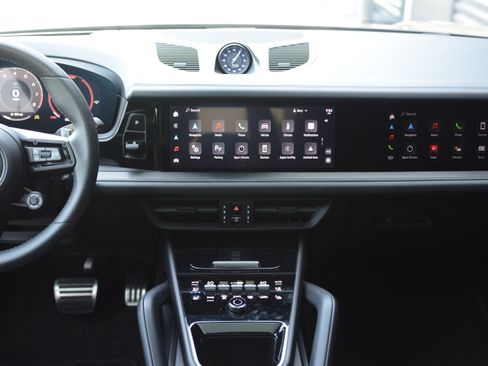 Certified 2025 Porsche Cayenne GTS AWD/4WD image 20