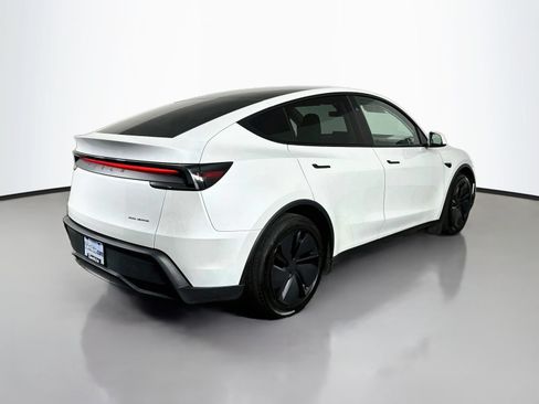 Used 2026 Tesla Model Y AWD image 7