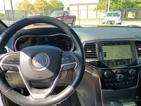 Used 2022 Jeep Grand Cherokee Limited image 28