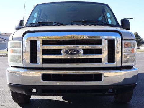 Used 2009 Ford E-350 and Econoline 350 Super Duty Wagon image 13