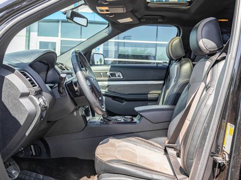Used 2017 Ford Explorer XLT w/ Equipment Group 202A AWD/4WD image 7