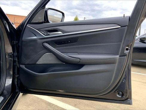 Used 2022 BMW 540i w/ M Sport Package image 22