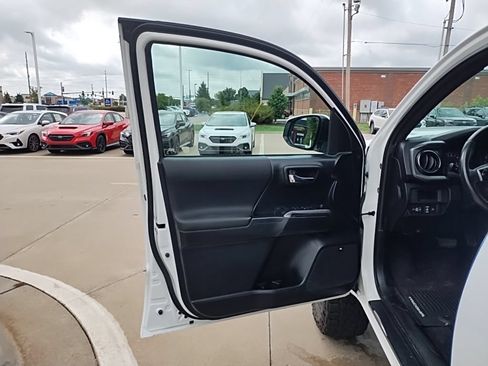 Used 2019 Toyota Tacoma TRD Pro AWD/4WD image 13