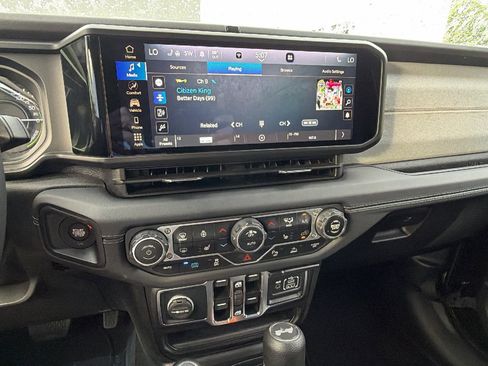 Used 2025 Jeep Wrangler Unlimited Sahara w/ Safety Group AWD/4WD image 32