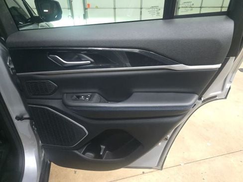 Used 2022 Jeep Grand Cherokee Trailhawk AWD/4WD image 8