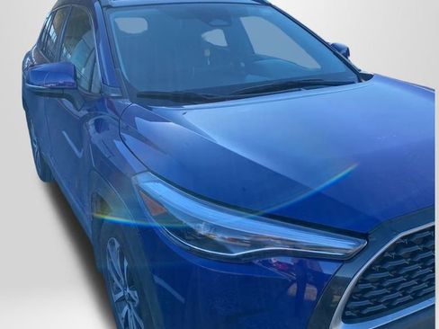 Used 2023 Toyota Corolla Cross XLE image 7