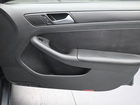 Used 2014 Volkswagen Jetta SE FWD image 28