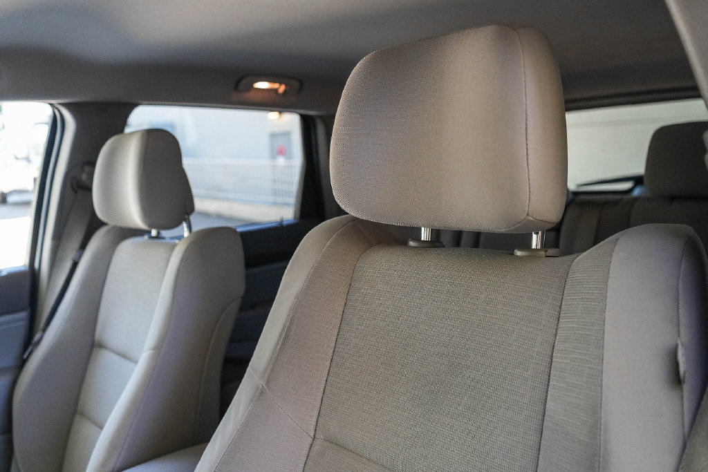 Used 2012 Jeep Grand Cherokee Laredo w/ Laredo E Group AWD/4WD image 22