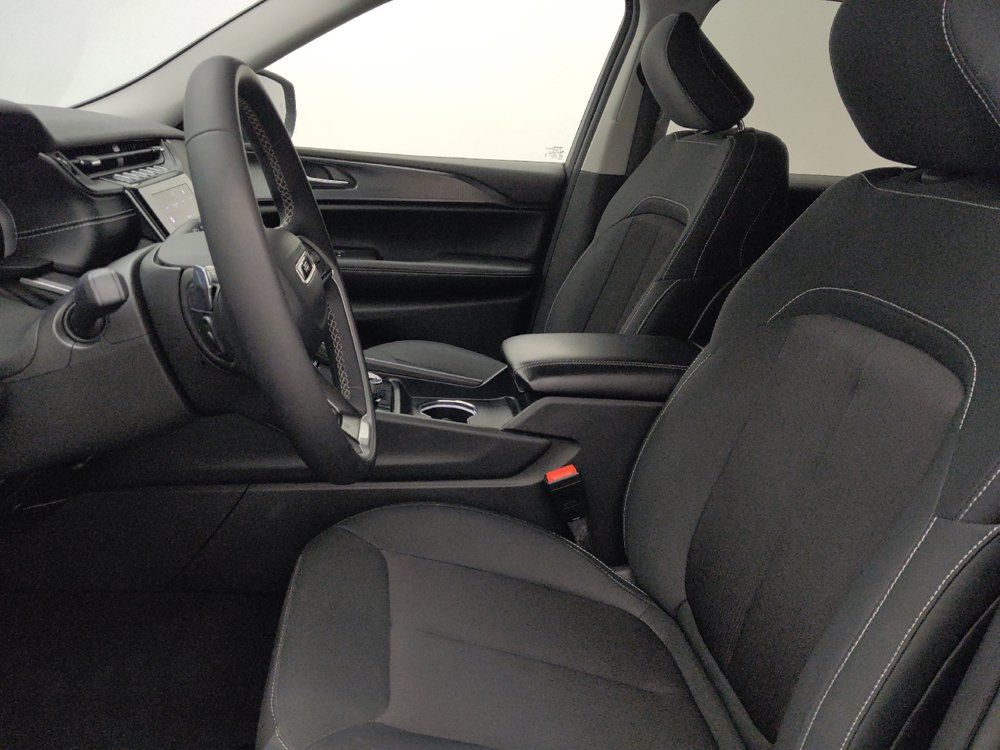 Used 2023 Jeep Grand Cherokee L Laredo RWD image 17